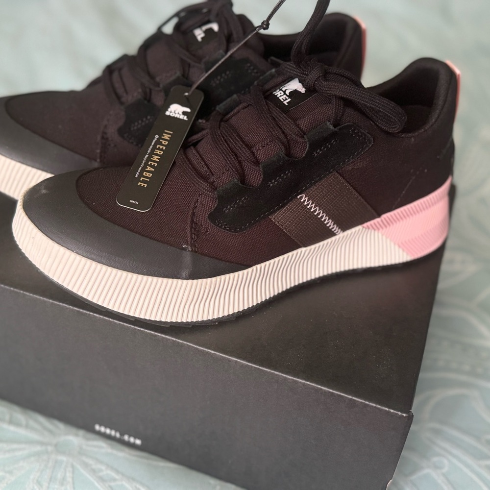 Sorrel sneakers size 8 new .